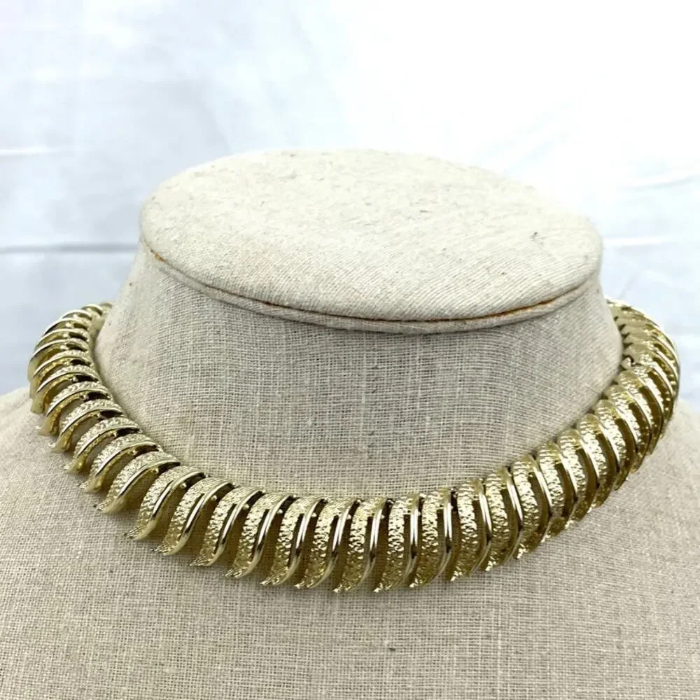 VTG Kramer‎ Gold Tone Bib Necklace Signed MCM Textured Statement 15